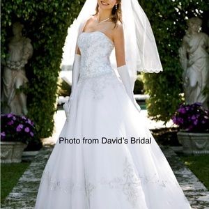 Ballgown Wedding Dress - Sz 8 - Strapless Tulle Satin Bodice